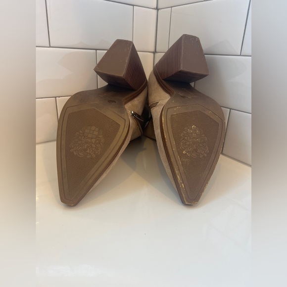 Vince Camuto Women’s Gredile Suede Pointed Toe Boots, Tortilla/Tan, size 7.5 - Picture 7 of 7